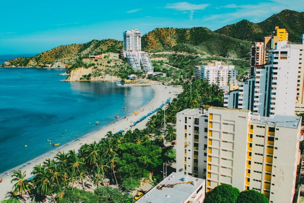 A breathtaking aerial view of Santa Marta's beachfront, showcasing a blend of nature and modern architecture, paquetes de viaje baratos, organizar viaje