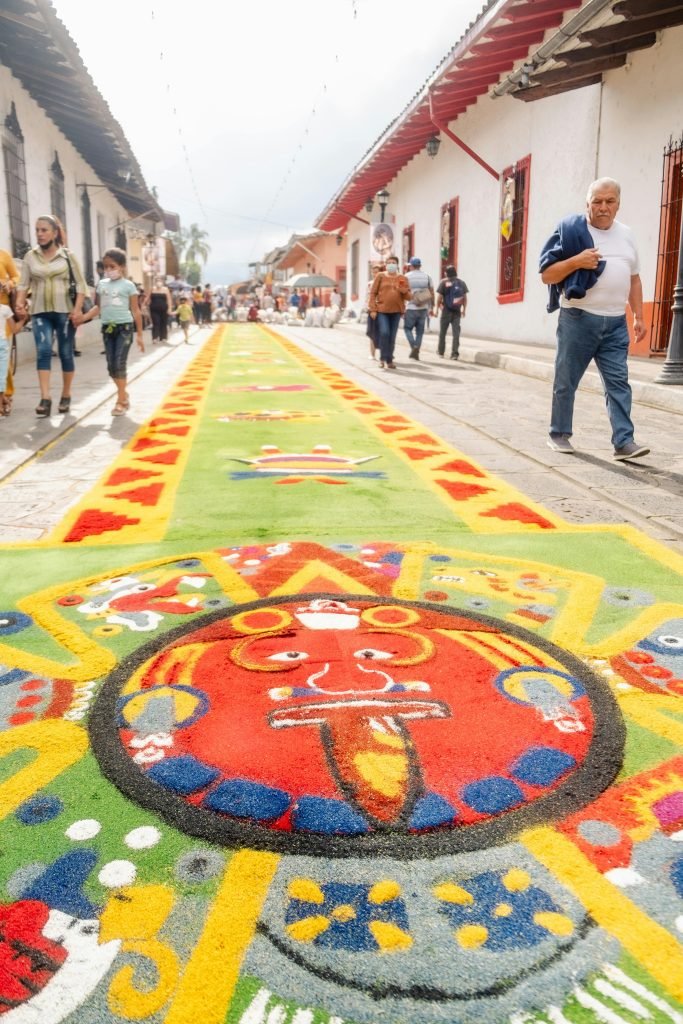 Vibrant sawdust carpet on a bustling street in Veracruz, capturing traditional Mexican culture, Qué hacer en Cartagena, excursiones