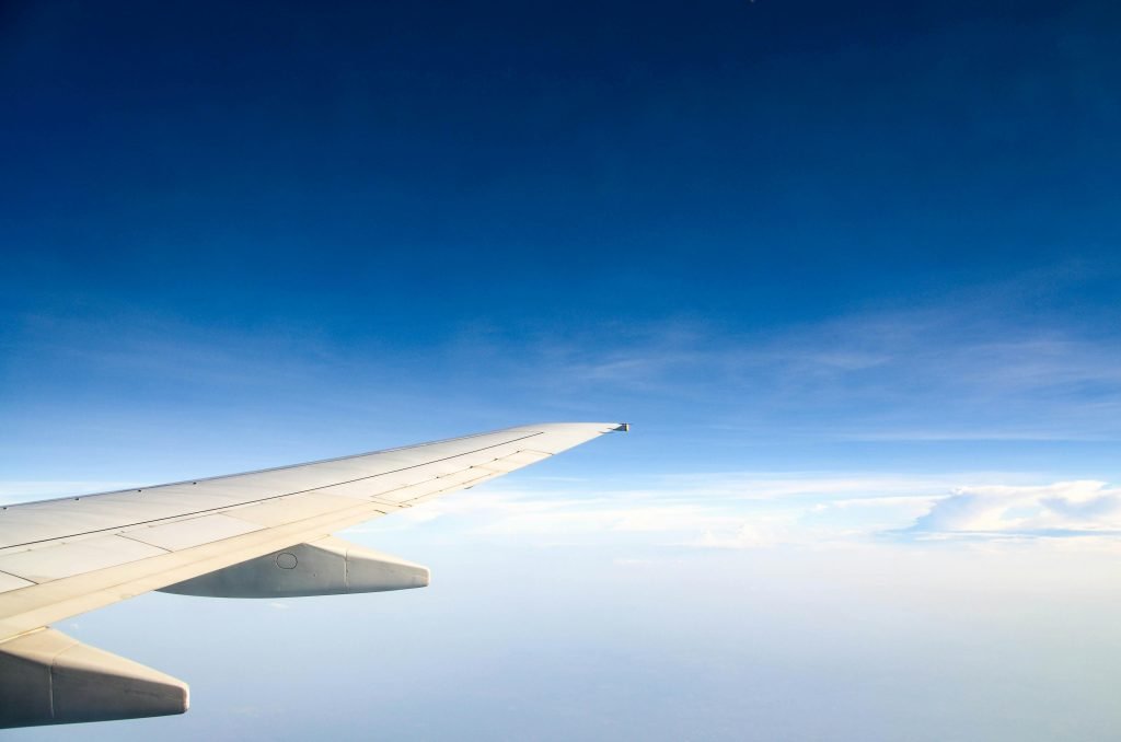 Airplane wing during flight offers a serene view of the sky and clouds., pasajes