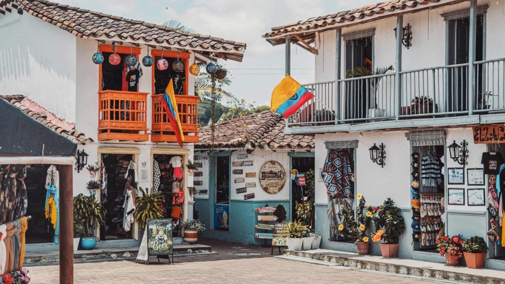 Charming Colombian street with vibrant shops and decorations., ¿es seguro viajar a Colombia?