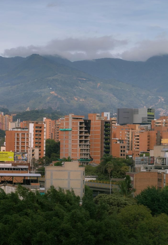 Captivating view of Medellín's urban skyline set against lush mountains in Antioquia, Colombia., requisitos para viajar a Colombia