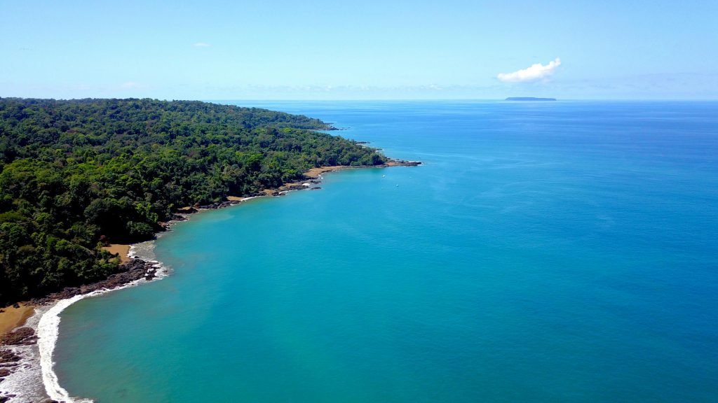 A breathtaking aerial view of Bahía Drake's lush coastal landscape in Costa Rica. nuquí