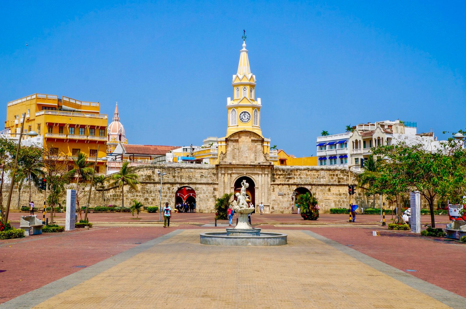 colorful-buildings-in-cartagena-colombia-2026-03-10-01-02-56-utc (4)