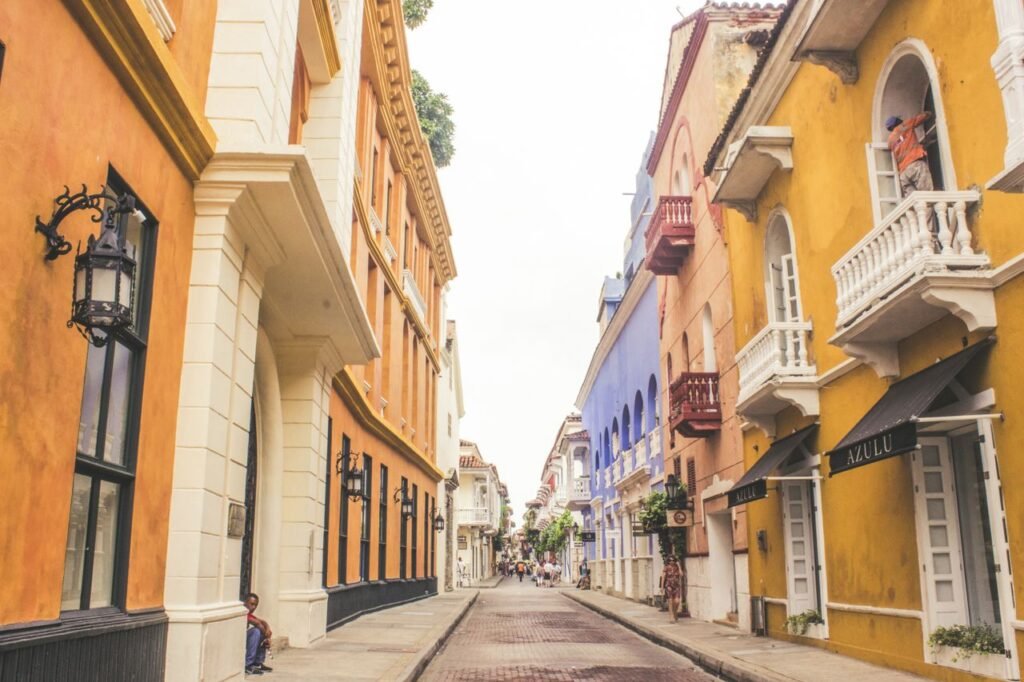 Vibrant colonial architecture on a historic street in Cartagena, Colombia., Colombia todo incluido