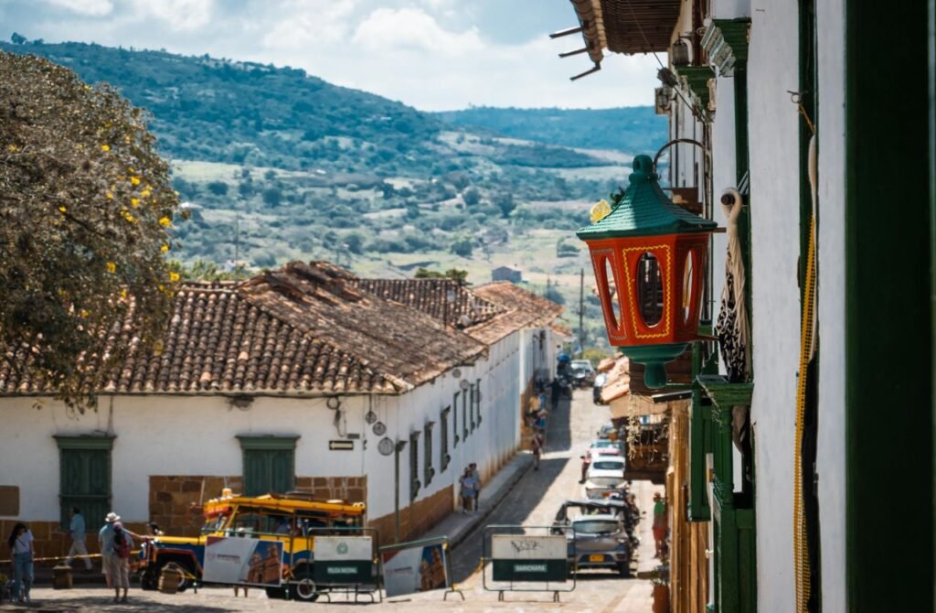 Charming colonial town of Barichara in Colombia, showcasing traditional architecture and scenic hills., Vacaciones en Colombia